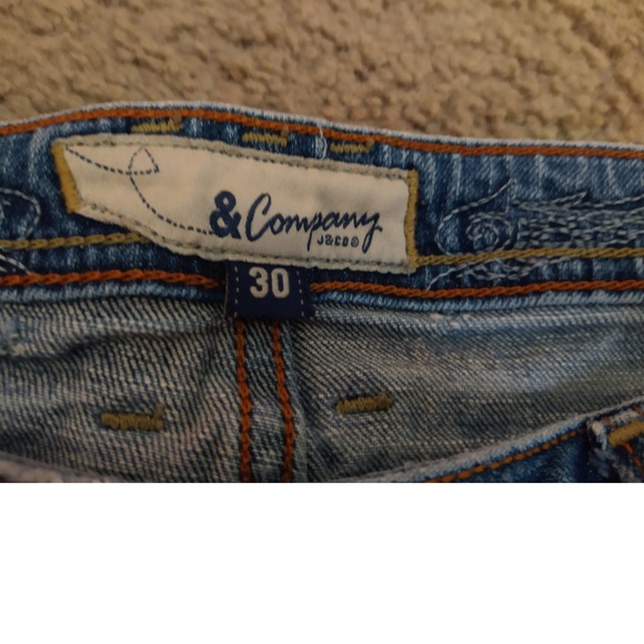 J & COMPANY JEAN SHORTS - SIZE 30 - VERY CUTE - Picture 4 of 7